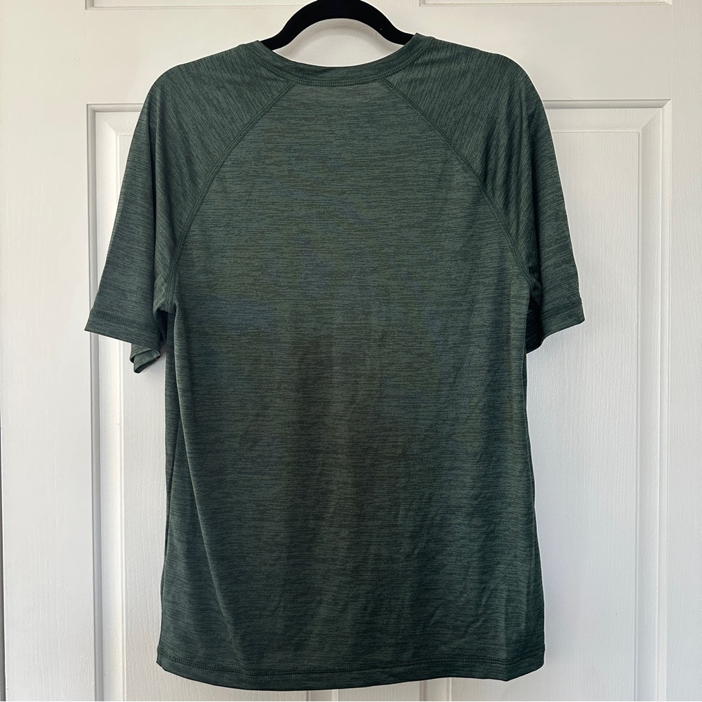 MLB Oakland A’s Athletic T-Shirt Men’s M |  Dri-Fit Style Workout Top - Picture 5 of 5